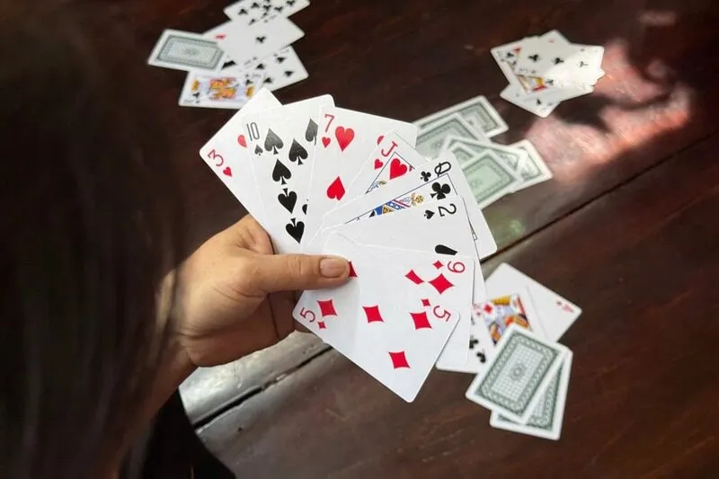 Các trường hợp thua trắng trong game xì dách là gì?