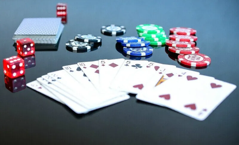 Vì sao phải nhớ bài đã rút trong Xì Dách?